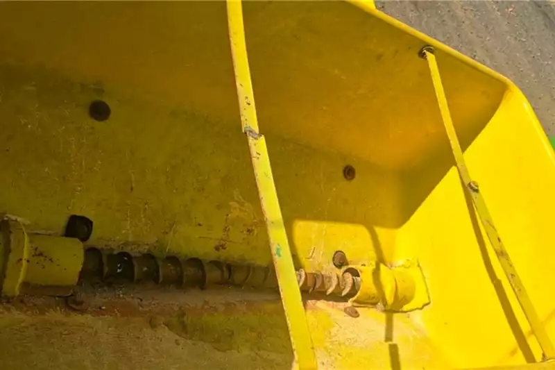 John Deere Planting and seeding equipment 91cm,4 Row John Deere 7000 Planter - Image 3