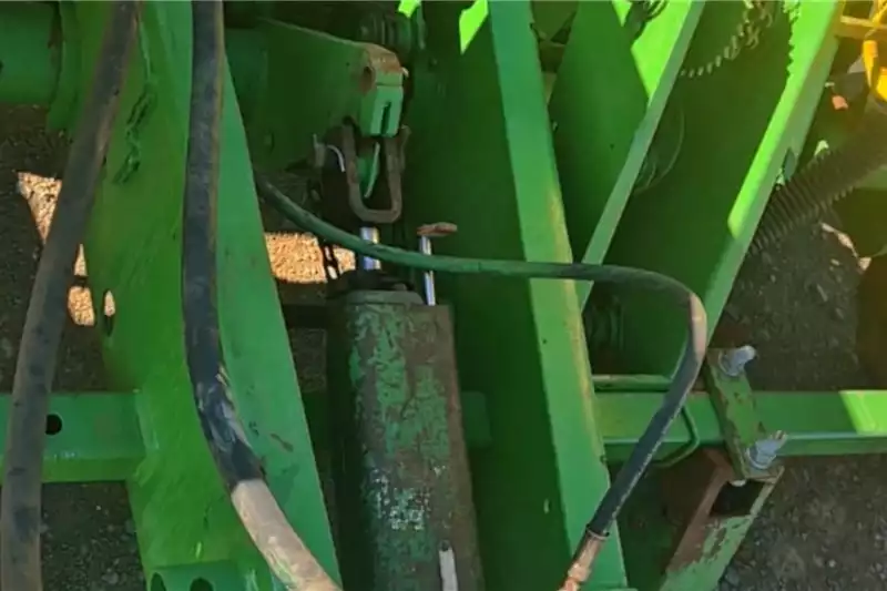 John Deere Planting and seeding equipment 91cm,4 Row John Deere 7000 Planter - Image 15