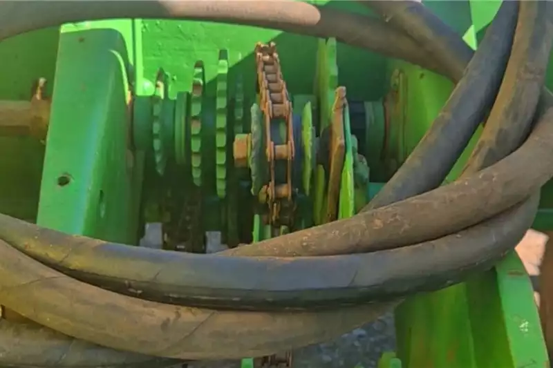 John Deere Planting and seeding equipment 91cm,4 Row John Deere 7000 Planter - Image 14