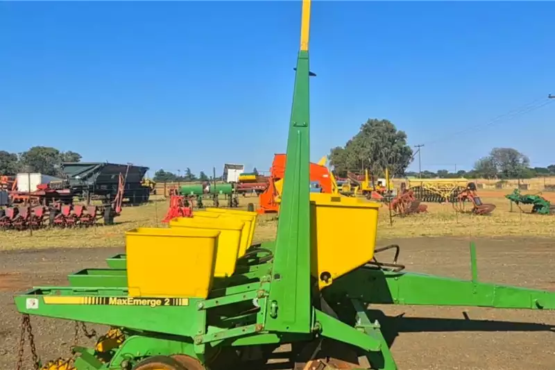 John Deere Planting and seeding equipment 91cm,4 Row John Deere 7000 Planter - Image 13