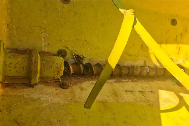 John Deere Planting and seeding equipment 91cm,4 Row John Deere 7000 Planter - Image 12