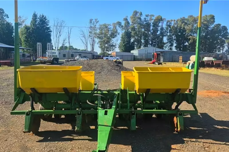 John Deere Planting and seeding equipment 91cm,4 Row John Deere 7000 Planter - Image 10