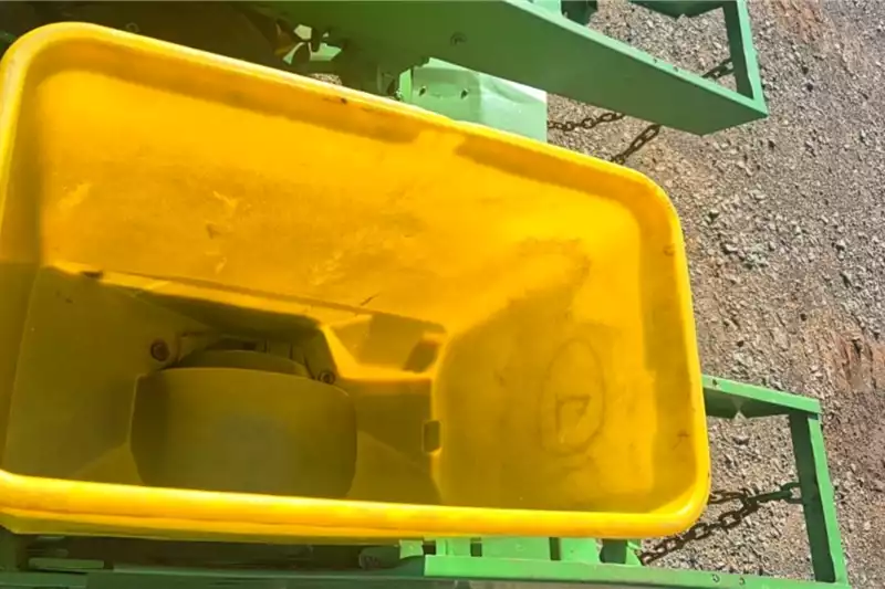 John Deere Planting and seeding equipment 91cm,4 Row John Deere 7000 Planter - Image 16