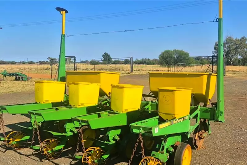 John Deere Planting and seeding equipment 91cm,4 Row John Deere 7000 Planter - Image 19