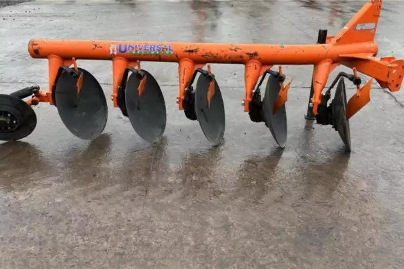 Used 4 and 5 Disc plough for sale at very workable prices. - Image 2